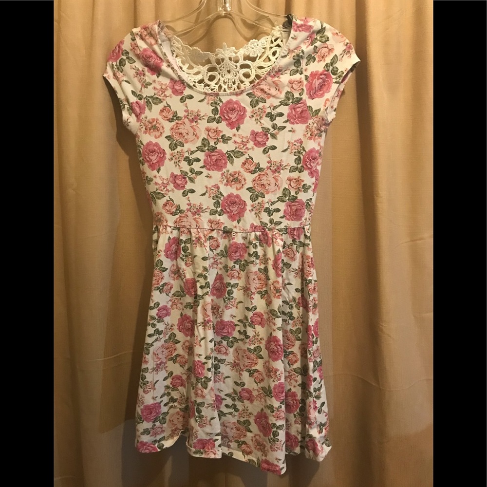 Forever 21 lovely rose with green leaves print and nice macrame type lace-back